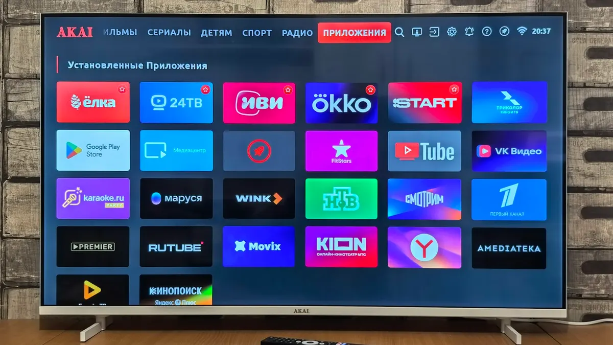 Smart-TV-Bildschirm mit übersichtlichem App-Raster für IPTV Anwendungen